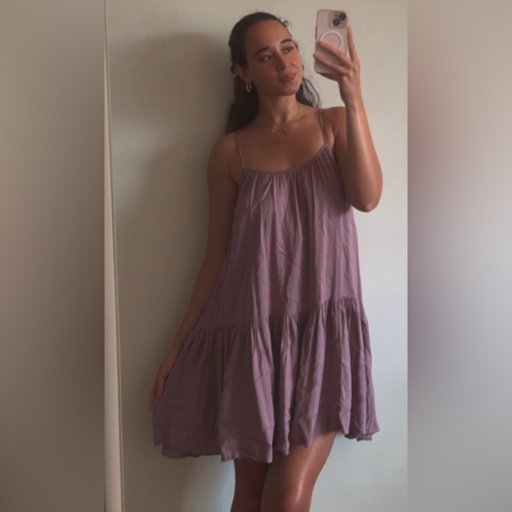 Aritzia TNA Womens Open Black Flowy Tie Ruffle Tiered
Mini Dress in Lavender